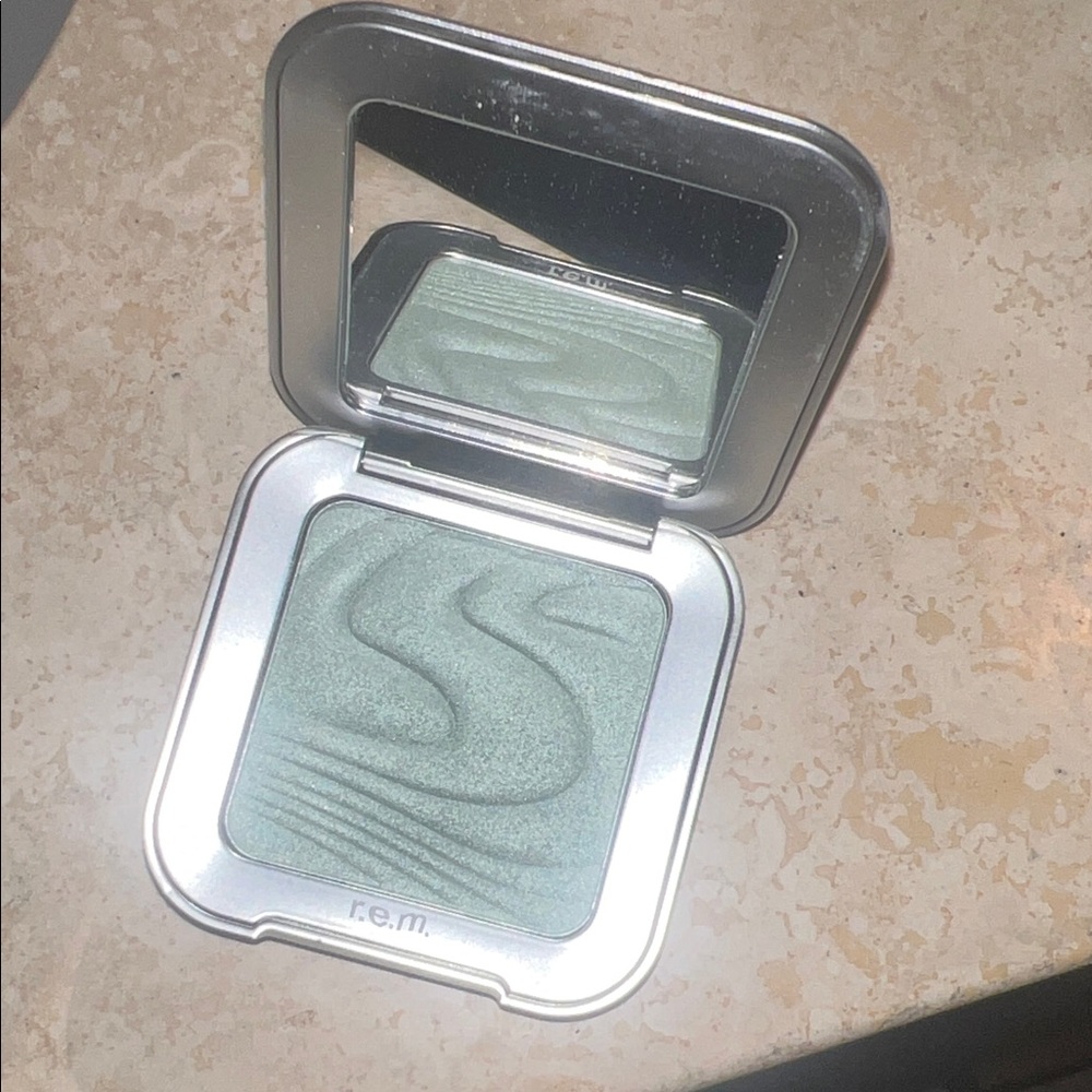 r.e.m. Beauty Green Eyeshadow